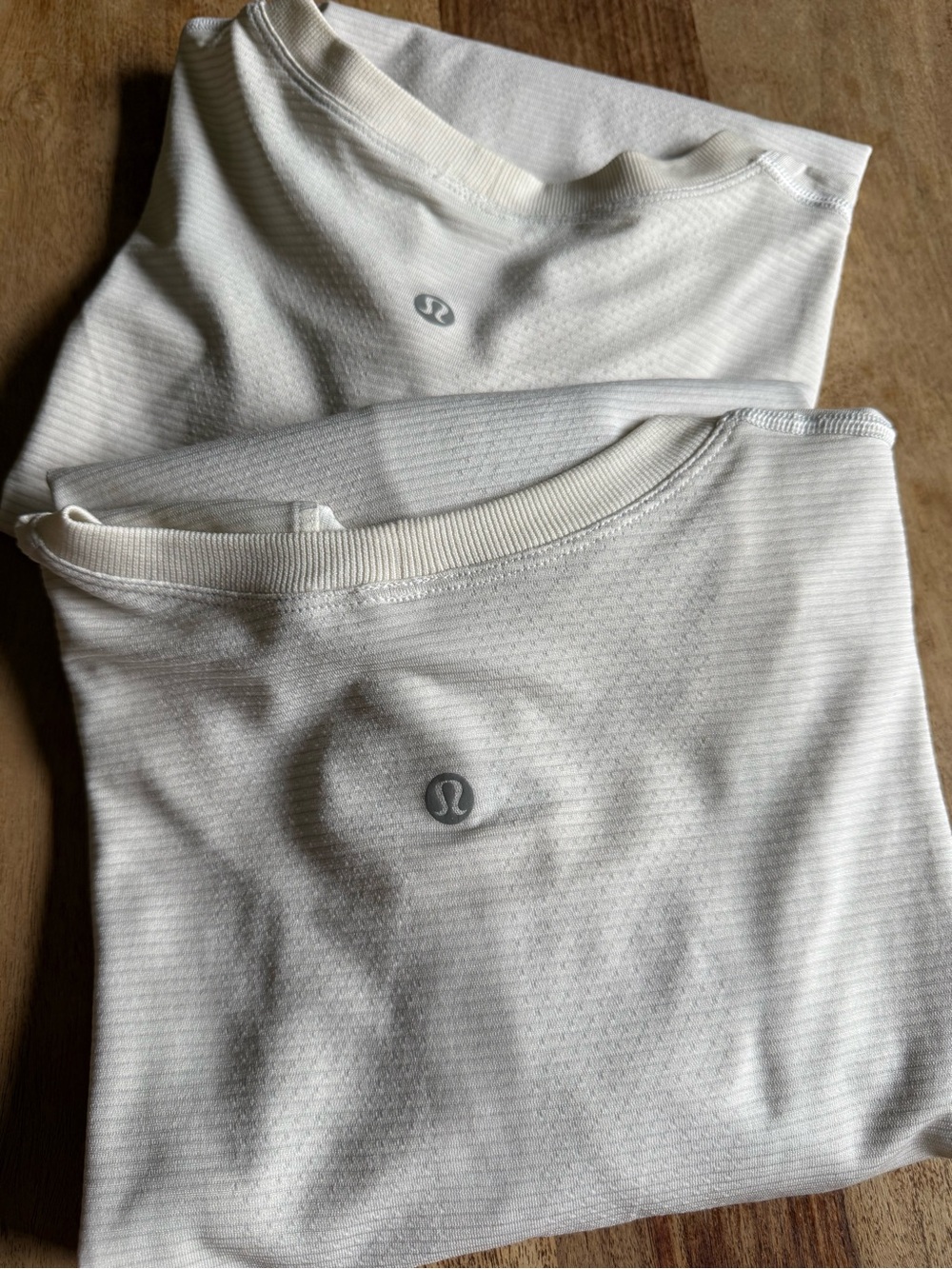 lululemon athletica Women’s White Swiftly relaxed fit bundle of 2 long sleeves
